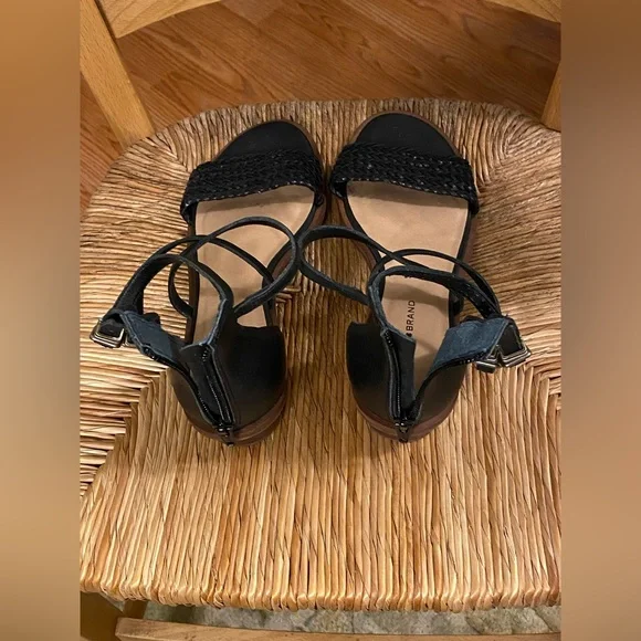 Lucky Brand Skippir faux leather woven strap sandals . Size 8 black EUC - Picture 7 of 9